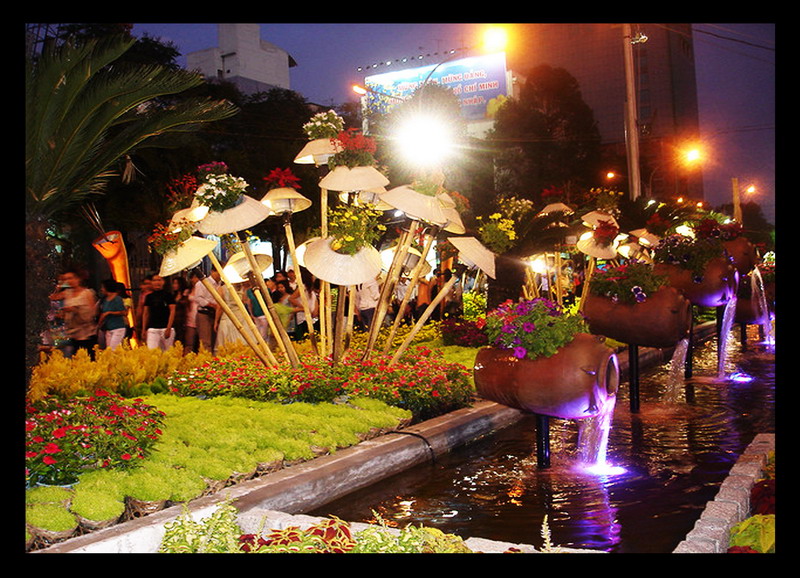 Đường hoa Nguyễn Huệ